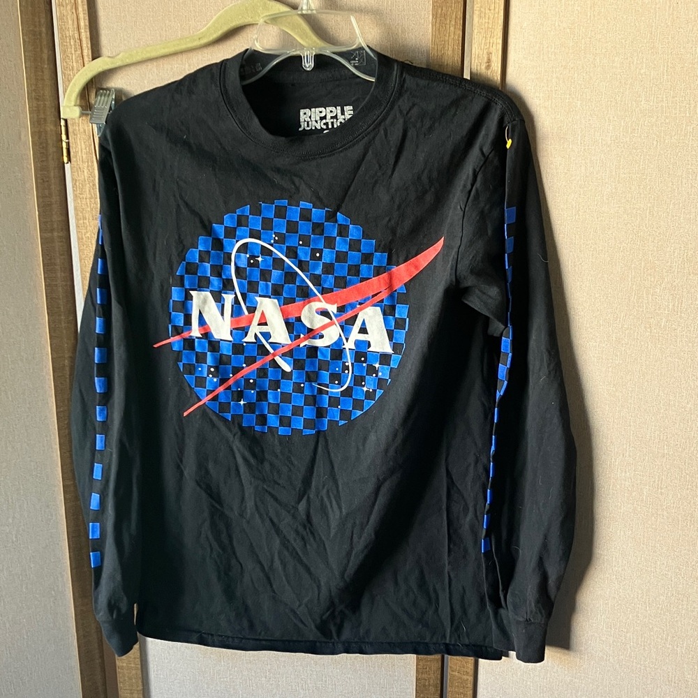FINAL MARKDOWN Ripple Junction nasa Black and White Graphic Tee small